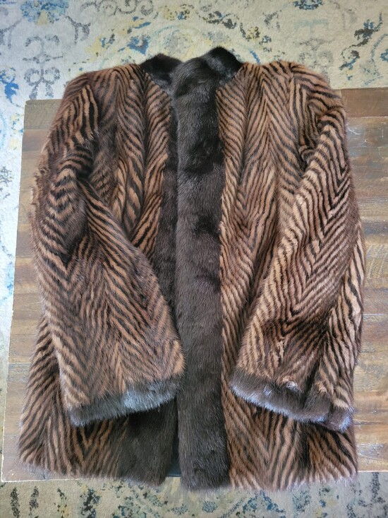DaVinci Authentic Vintage Mink Coat with Chevron Pattern - Very Soft Fur - Picture 9 of 11